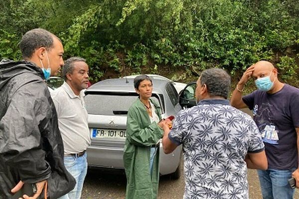 Batsiraï : la Maire et ancienne ministre Ericka Bareigts en visite de terrain