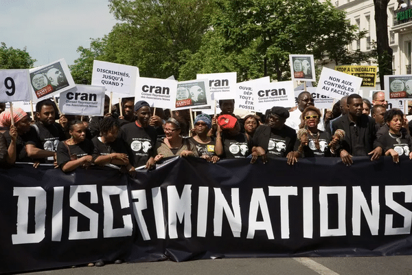 Une manifestation organisée par le conseil représentatif des associations noires (Cran) à Paris le 10 mai 2008