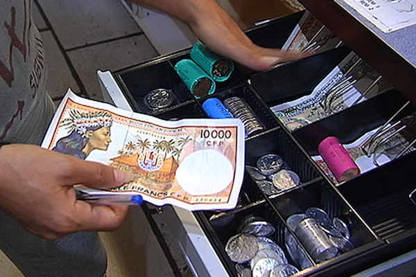 J 14 Pour Les Nouveaux Billets De Banque Caledoniens Nouvelle Caledonie L