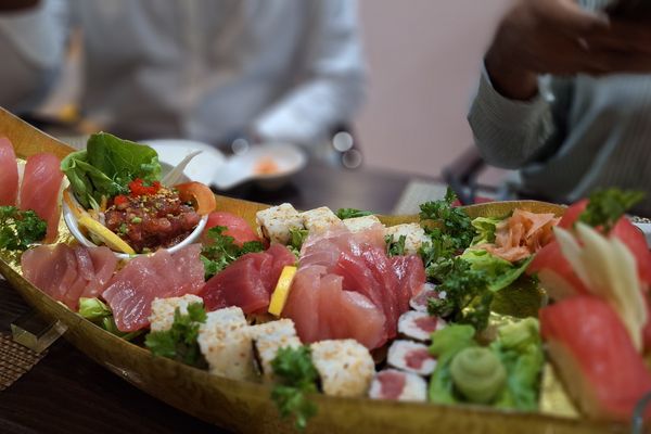 Les sashimis, nigiris, makis et tartare proposés ici ont été réalisés avec des poissons pêchés la veille au large de la Guyane