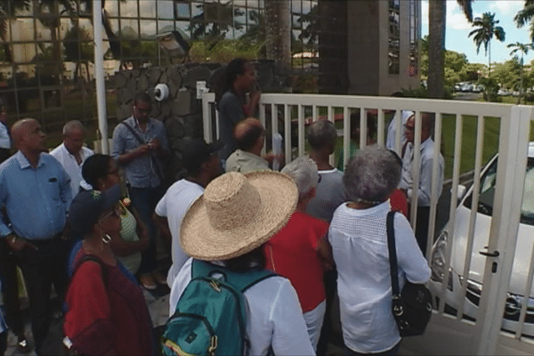 Manifestants devant la CTM