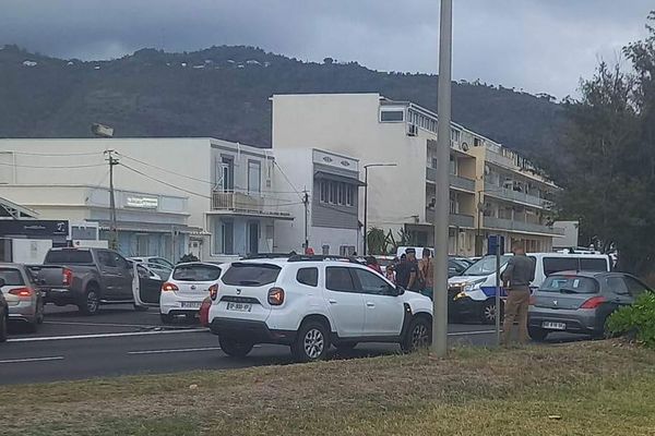 Suite à l'accident, la route a dû être fermée dans les deux sens au niveau du Barachois