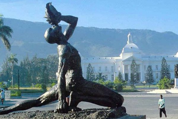 Face au Palais présidentiel, à Port-au-Prince 