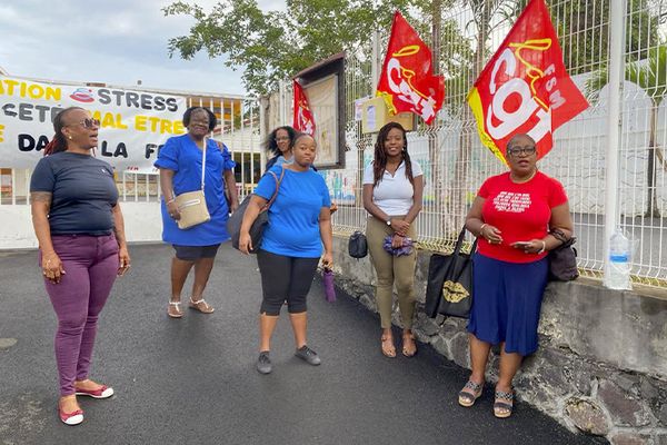 Des agents de l'école Suzanne Roussi à Fort-de-France sont mobilisés.