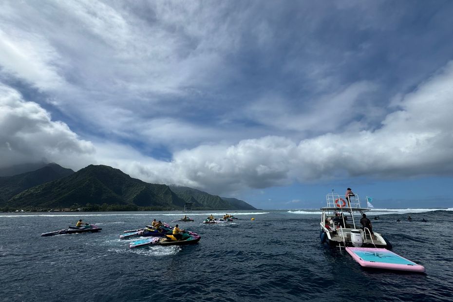 JO 2024 : Petites conditions pour le premier jour d'entraînement officiel de l'équipe de France à Teahupoo