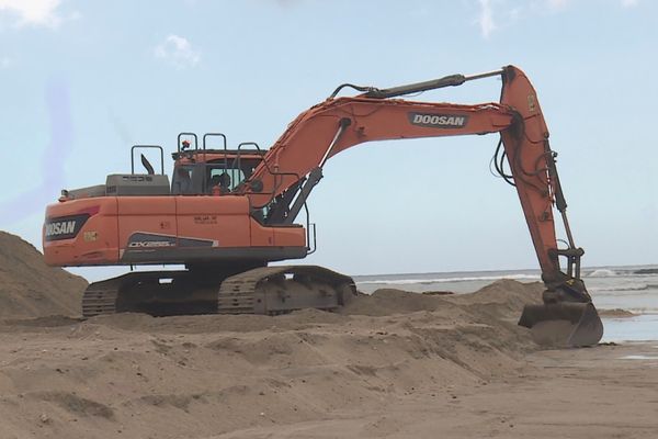 La plage de Saint-Leu a été identifiée comme déficitaire en sable, et bénéficiera donc de celui récupéré à l'embouchure de la ravine de la Fontaine notamment.