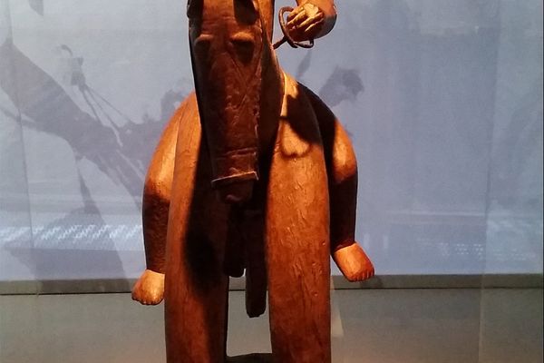 "Cavalier", sculpture en bois et métal du pays Dogon (Mali, 16e siècle)