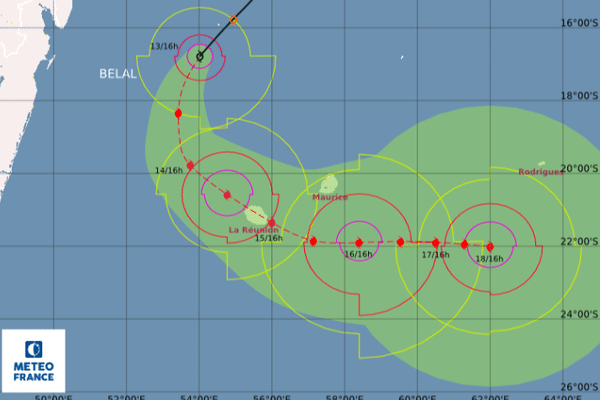 Belal ralentit sa course mais reste un cyclone dangereux