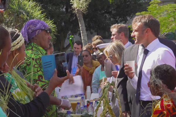 Emmanuel Macron aux tours de Magenta à Nouméa, mercredi 26 juillet 2023.
