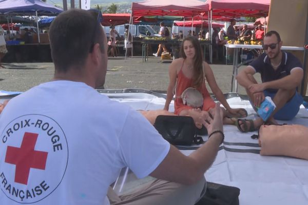 Secourismes gestes qui sauvent Croix-Rouge marché de Saint-Paul La Réunion