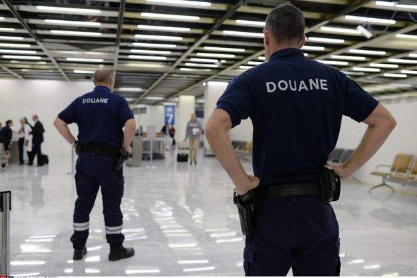 Contrôle de douane à l'aéroport