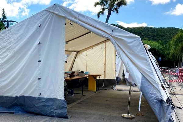 Centre de dépistage par test rapide antigénique, situé à St Jean - Saint-Barthélemy