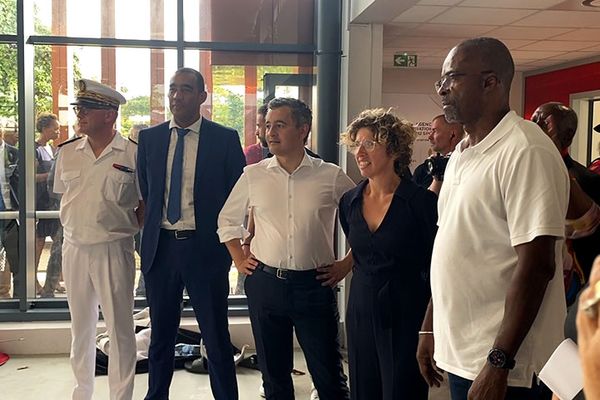 de gauche à droite : X. Lefort (Préfet) - S.Ahamada (Ladom) - G. Darmanin (ministre de l'intérieur)- M. Guénevoux (ministre déléguée Outre-mer) - A. Challus (Région Guadeloupe).
