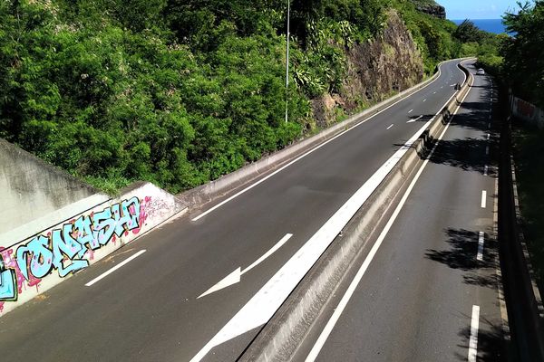 Le fermeture du Boulevard U2 dans le sens montant va permettre les derniers travaux avant l'ouverture totale du viaduc de la Nouvelle Route du Littoral.