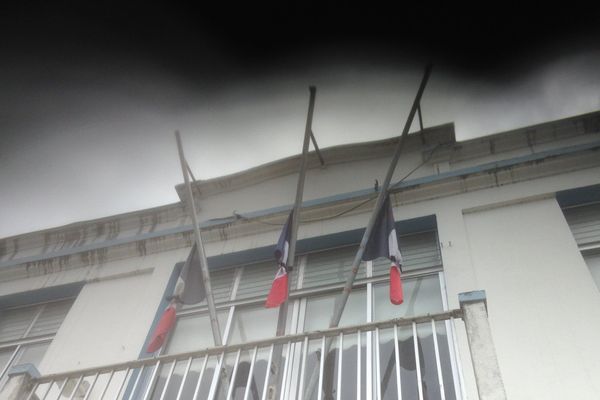 Drapeau en berne à Morne à l'Eau