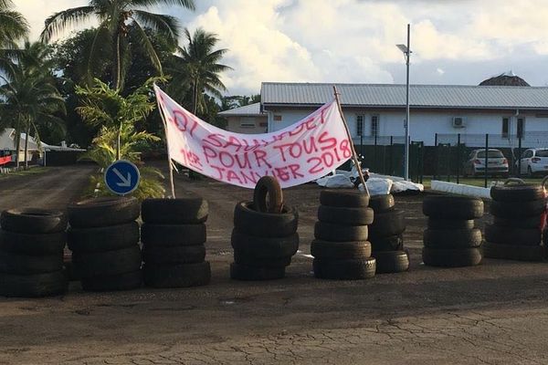 banderole grève Administration supérieure