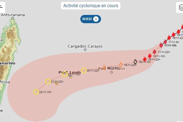 Le cyclone tropical intense Bheki poursuit sa route en direction des Mascareignes