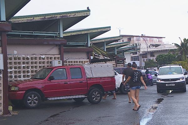 Ce marché a bien vécu. Il va être détruit puis reconstruit non loin de là.