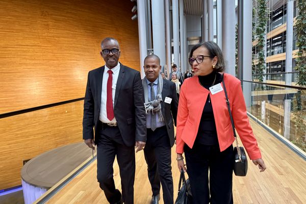 Ary Chalus et Marie-Luce Penchard dans les couloirs du Parlement européen à Strasbourg pour une réunion des RUP 21/01/2025