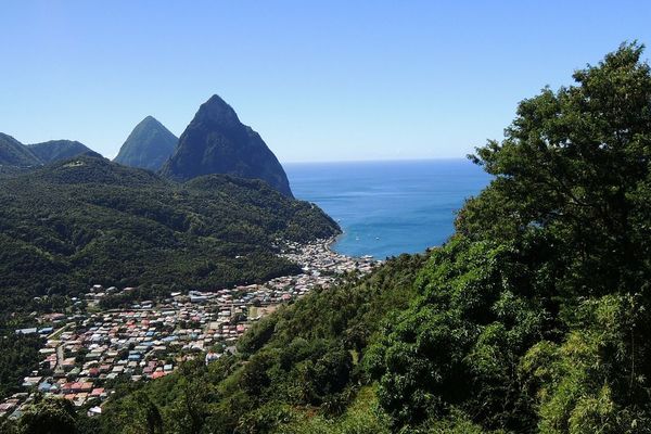 Vue sur les pitons de Sainte-Lucie