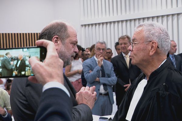 Avant la rencontre prévue à la maison de l'avocat de Nouméa, le garde des Sceaux et l'ancien bâtonnier Denis Milliard ont pu échanger le 21 février 2024, lors d'une séquence au palais de justice.