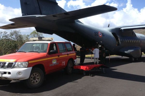 Un Casa de l'armée évacue d'urgence un blessé de Ua Pou vers Tahiti