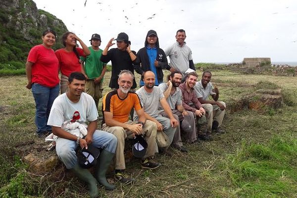 Sur l'île du Grand Connétable, des agents de la réserve et des jeunes de la MFR de Régina 