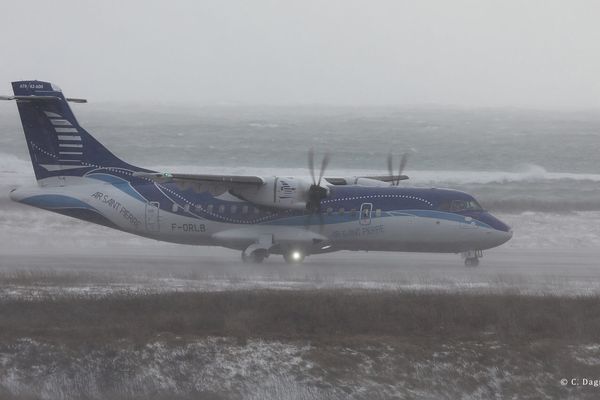 atr42 aeroport saint-pierre hiver