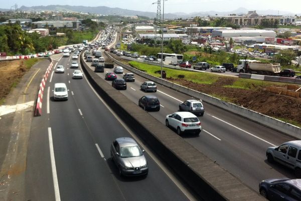 Jeudi 6 mars 2014 : L'autoroute, entre le Lamentin et Fort de France.