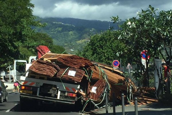 Accident de la route du coté du quai de Papeete 