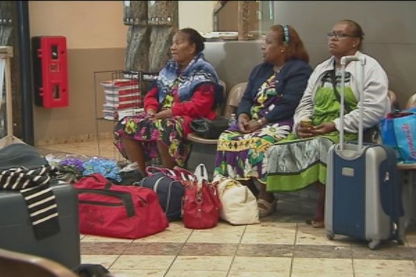 Passagers Aircal attente fin de grève aérogare Magenta 13 juillet 2017