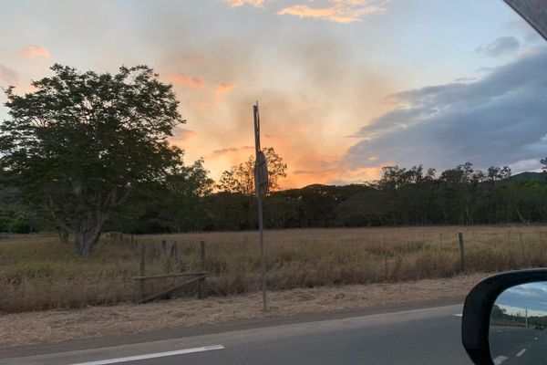 L'incendie en cours ce vendredi 8 novembre 2024, à Païta.