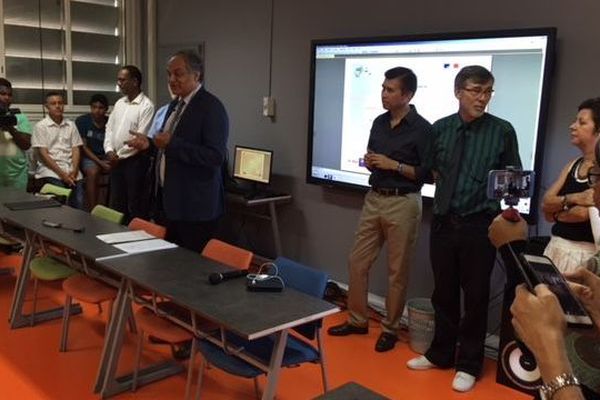 Recteur à la caravane du Numérique au lycée Lislet Geoffroy