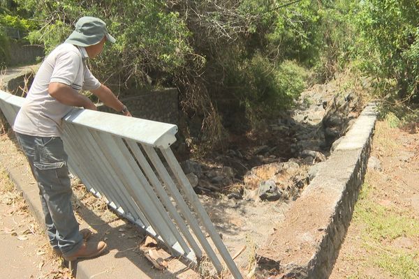 L'eau du radier a débordé à Sainte-Anne. La buse était bouchée.