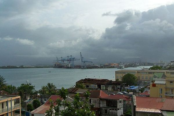 Vue du Grand port de la Guadeloupe prise en juin 2013