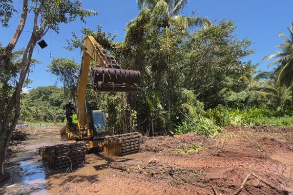 Les travaux pour réparer le feeder continuent