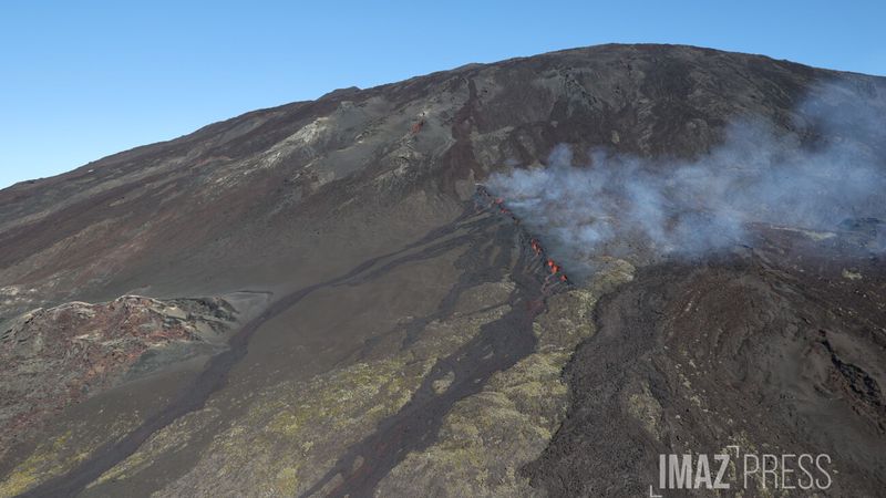 L’éruption du Piton de la Fournaise se poursuit, la circulation ...