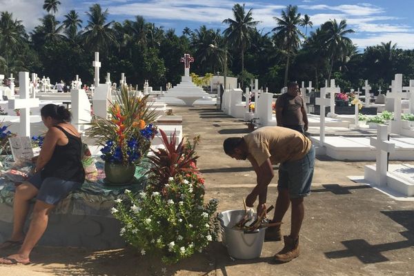 Des tombes repeintes et fleuries pour la Toussaint 