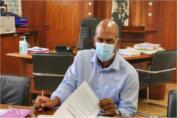 Serge Letchimy, Président du Conseil Exécutif de la Collectivité Territoriale de Martinique, lors d'une séance de travail (image d'illustration).