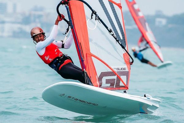 Champion du monde à 15 ans. Kylian Manhaval maître de WindFoïl à Cadix en Espagne.