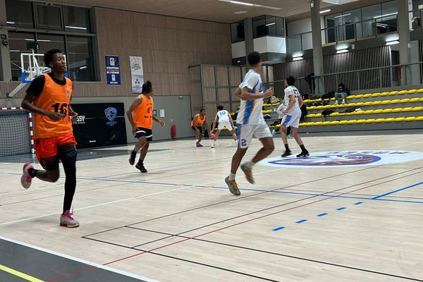 Trophée Coupe de France de basket masculin: l' ASC Tours s'entraine avant d'affronter Val de Sein Basket en 16ème de finale