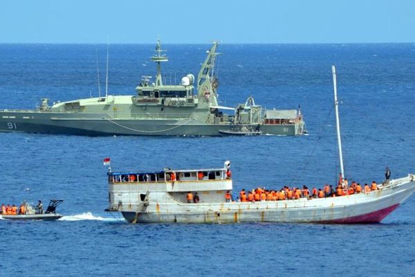 Bateau de migrants se dirigeant vers l'Australie  intercepté à Christmas island en 2016