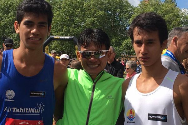 Brian et Teva, sur le podium du Auckland Marathon 2016