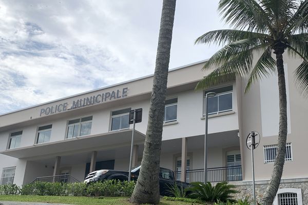 L'hôtel de police municipale de Nouméa, rue Surleau, en décembre 2024.