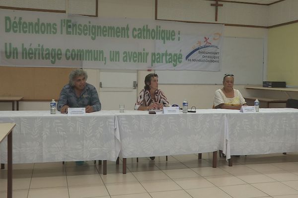 Karen Cazeau, la directrice de la DDEC (au centre), a fait ce jeudi un point sur l'avancée des discussions avec ses équipes.