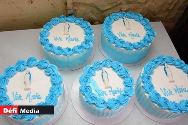 Le gâteau Marie est le traditionnel dessert de la fête du 15 août à l'île Maurice. Un gâteau blanc et bleu ciel, aux couleurs de la Vierge Marie.