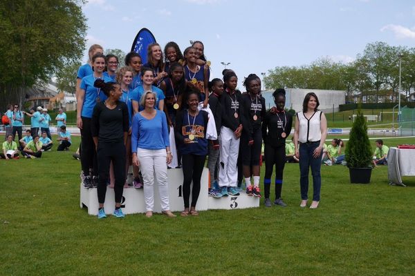 Le podium féminin des championnats de France UNSS d'athlétisme