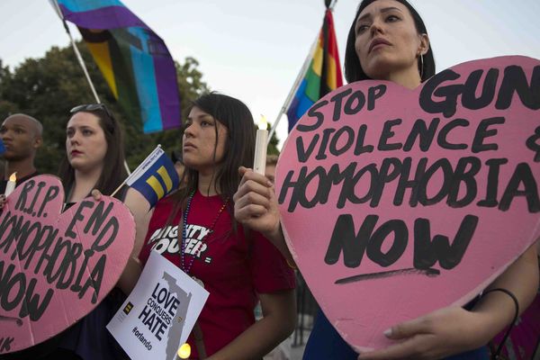 Manifestation à Orlando après la tuerie dans un bar gay