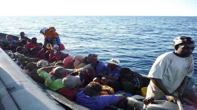 MAYOTTE, Dzaoudzi, Oktober 2009, Migrant an Bord der Kassa Kassa, von der französischen Gendarmerie festgenommen