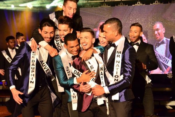 Les finalistes de Mister National 2015 après l'annonce du gagnant. A droite, Loïc Robert (3ème en partant de la droite sur la photo) - Source Facebook